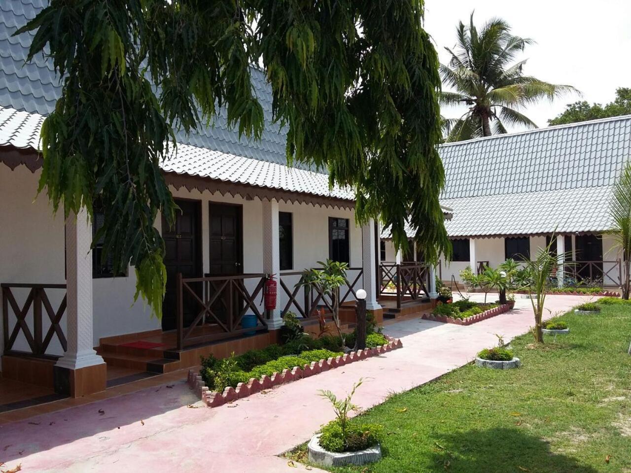 Rasa Senang Villa -Islam Guest Only Pantai Cenang  Bagian luar foto