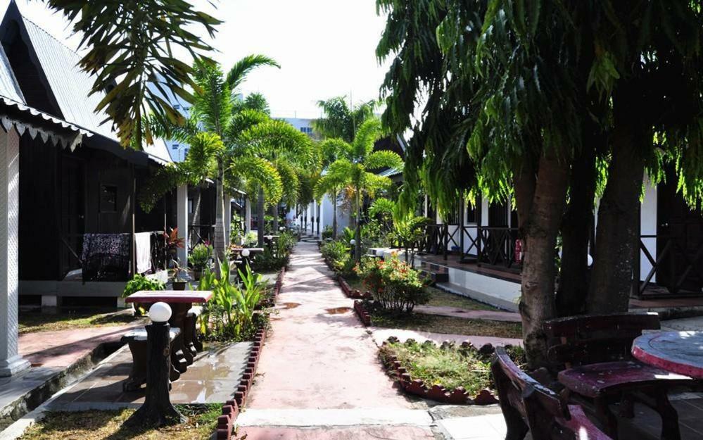 Rasa Senang Villa -Islam Guest Only Pantai Cenang  Bagian luar foto