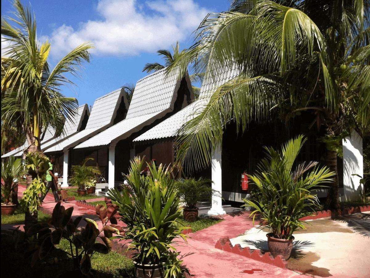 Rasa Senang Villa -Islam Guest Only Pantai Cenang  Bagian luar foto